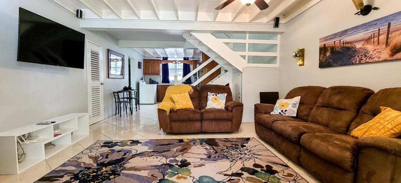 Cheerful 2 - Bedroom Townhouse With Free Parking In New Kingston Zewnętrze zdjęcie