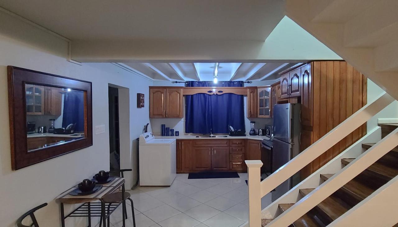 Cheerful 2 - Bedroom Townhouse With Free Parking In New Kingston Zewnętrze zdjęcie