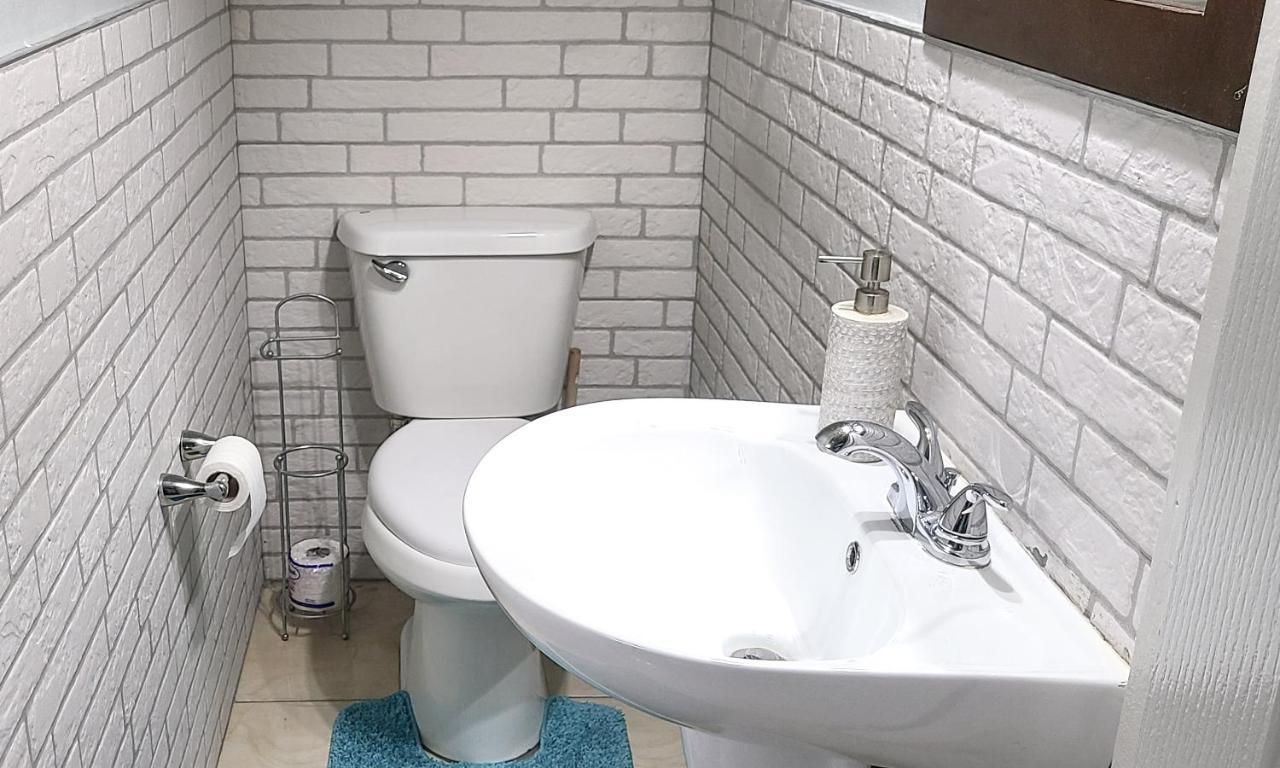 Cheerful 2 - Bedroom Townhouse With Free Parking In New Kingston Zewnętrze zdjęcie